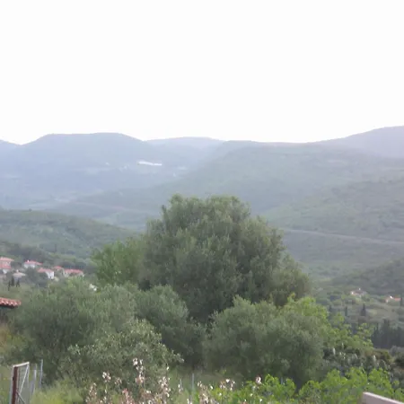 Villa Captivating 3 Bedroom 360º Sea & Mountain Views - Near Kyparissia, Messinias *