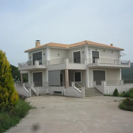 Villa Captivating 3 Bedroom 360º Sea & Mountain Views - Near Kyparissia, Messinias