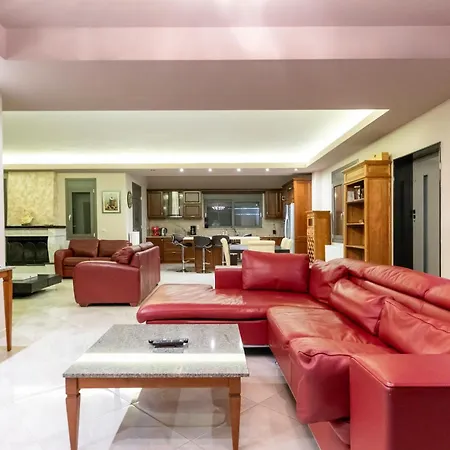 Captivating 3 Bedroom 360º Sea & Mountain Views - Near Kyparissia, Messinias *