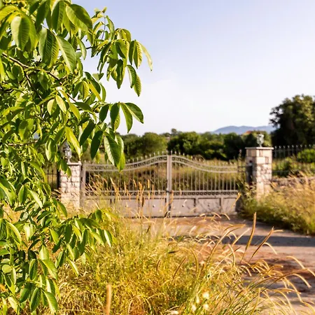 Villa Captivating 3 Bedroom 360º Sea & Mountain Views - Near Kyparissia, Messinias