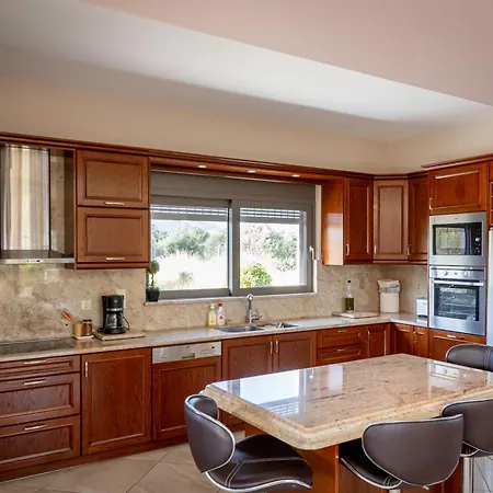 Captivating 3 Bedroom 360º Sea & Mountain Views - Near Kyparissia, Messinias