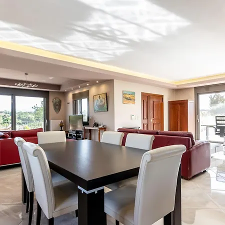 Captivating 3 Bedroom 360º Sea & Mountain Views - Near Kyparissia, Messinias Villa