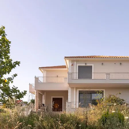 Villa Captivating 3 Bedroom 360º Sea & Mountain Views - Near Kyparissia, Messinias