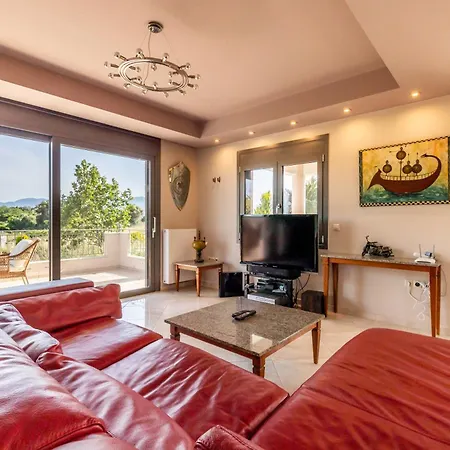 Captivating 3 Bedroom 360º Sea & Mountain Views - Near Kyparissia, Messinias