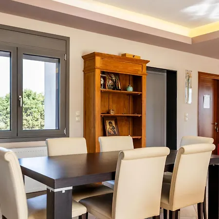 Captivating 3 Bedroom 360º Sea & Mountain Views - Near Kyparissia, Messinias Villa *