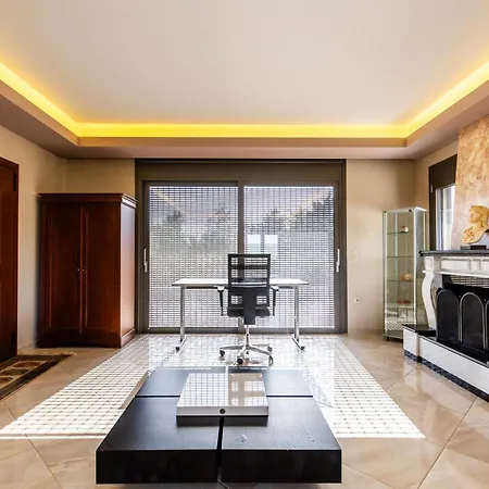 Captivating 3 Bedroom 360º Sea & Mountain Views - Near Kyparissia, Messinias *