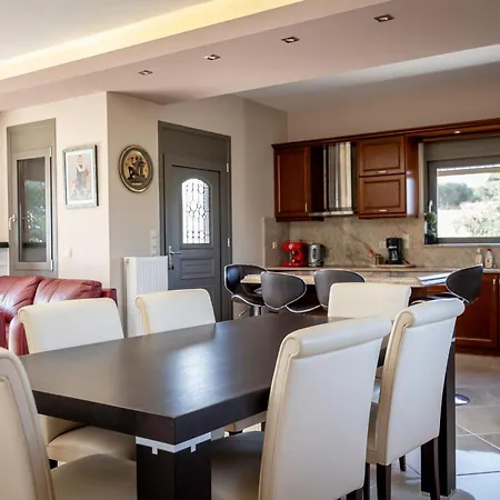 Captivating 3 Bedroom 360º Sea & Mountain Views - Near Kyparissia, Messinias