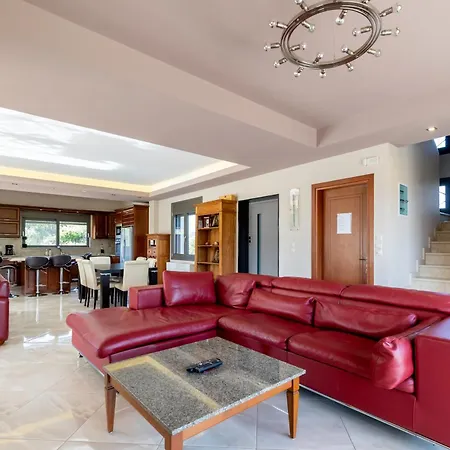 Captivating 3 Bedroom 360º Sea & Mountain Views - Near Kyparissia, Messinias Villa *