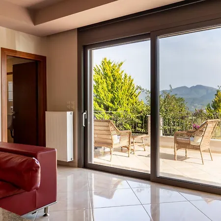 Captivating 3 Bedroom 360º Sea & Mountain Views - Near Kyparissia, Messinias *