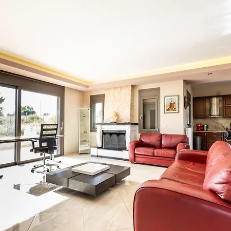 Captivating 3 Bedroom 360º Sea & Mountain Views - Near Kyparissia, Messinias