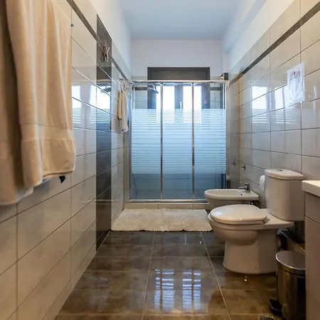 Villa Captivating 3 Bedroom 360º Sea & Mountain Views - Near Kyparissia, Messinias