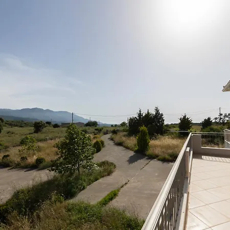 Captivating 3 Bedroom 360º Sea & Mountain Views - Near Kyparissia, Messinias Villa