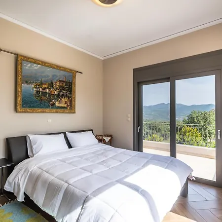 Captivating 3 Bedroom 360º Sea & Mountain Views - Near Kyparissia, Messinias ヴィラ *