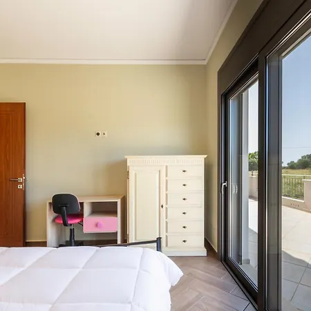 ヴィラ Captivating 3 Bedroom 360º Sea & Mountain Views - Near Kyparissia, Messinias *
