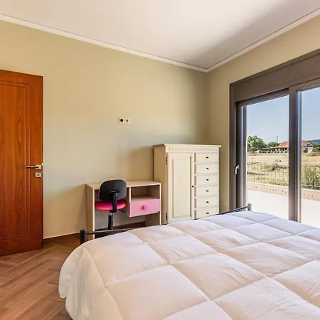 Captivating 3 Bedroom 360º Sea & Mountain Views - Near Kyparissia, Messinias * Glikorrizi