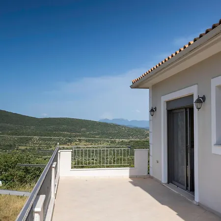 Captivating 3 Bedroom 360º Sea & Mountain Views - Near Kyparissia, Messinias * Glikorrizi
