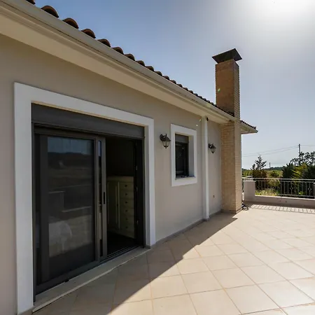 Captivating 3 Bedroom 360º Sea & Mountain Views - Near Kyparissia, Messinias * Glikorrizi