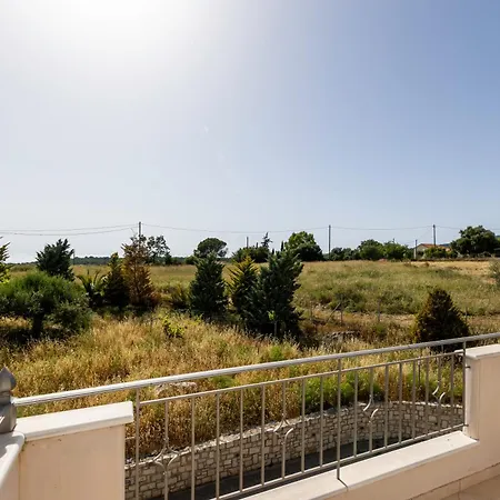 Villa Captivating 3 Bedroom 360º Sea & Mountain Views - Near Kyparissia, Messinias *