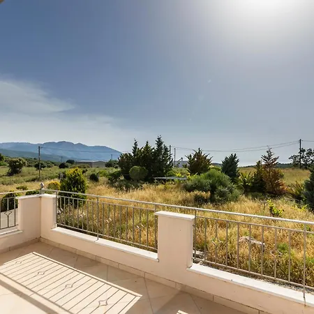 Captivating 3 Bedroom 360º Sea & Mountain Views - Near Kyparissia, Messinias Glikorrizi