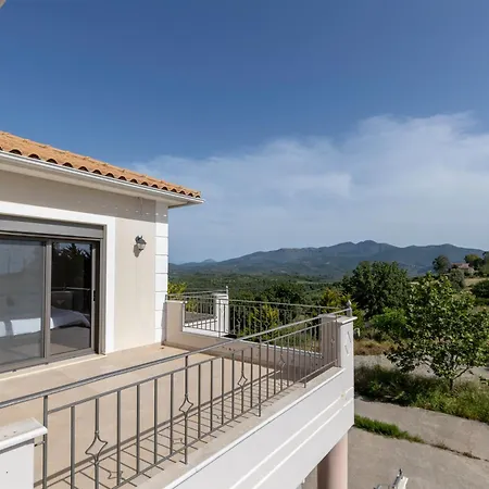 Captivating 3 Bedroom 360º Sea & Mountain Views - Near Kyparissia, Messinias * Glikorrizi