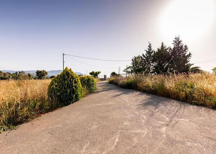 Captivating 3 Bedroom 360º Sea & Mountain Views - Near Kyparissia, Messinias