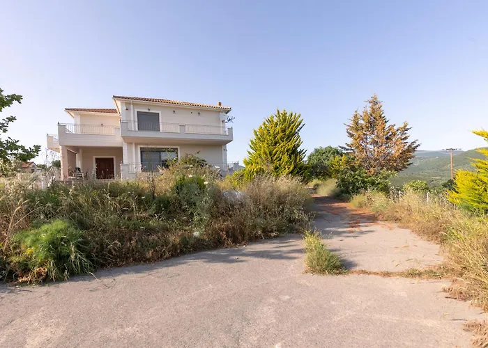 Captivating 3 Bedroom 360º Sea & Mountain Views - Near Kyparissia, Messinias Villa *