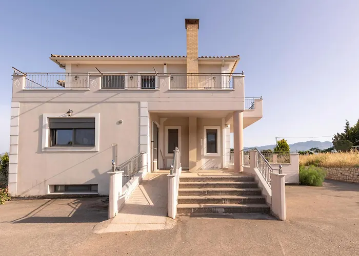 Captivating 3 Bedroom 360º Sea & Mountain Views - Near Kyparissia, Messinias * Glikorrizi