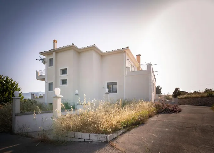 Captivating 3 Bedroom 360º Sea & Mountain Views - Near Kyparissia, Messinias Glikorrizi