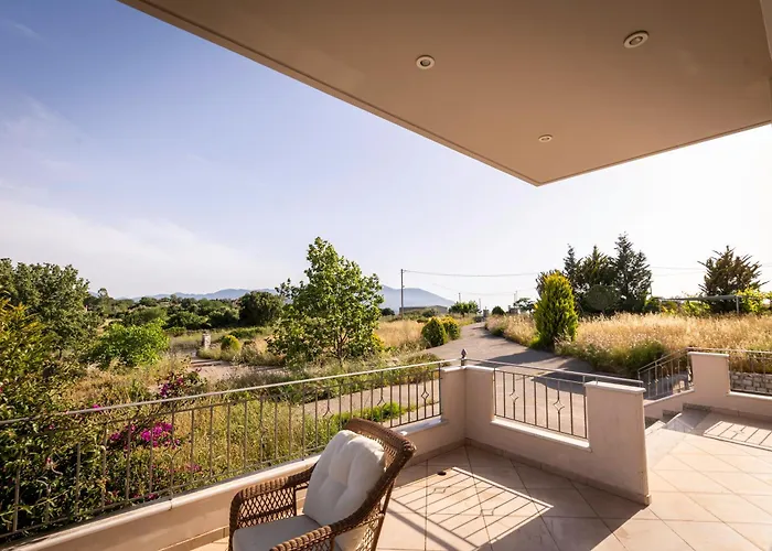 Captivating 3 Bedroom 360º Sea & Mountain Views - Near Kyparissia, Messinias * Glikorrizi