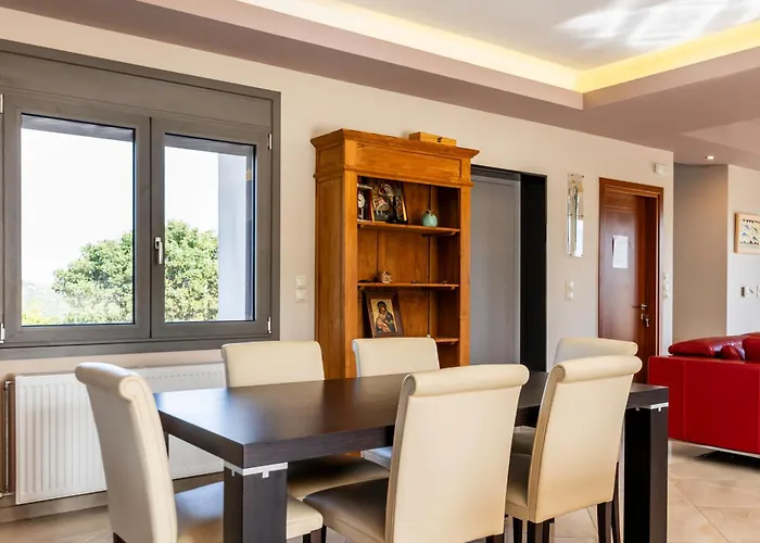 Captivating 3 Bedroom 360º Sea & Mountain Views - Near Kyparissia, Messinias Villa *