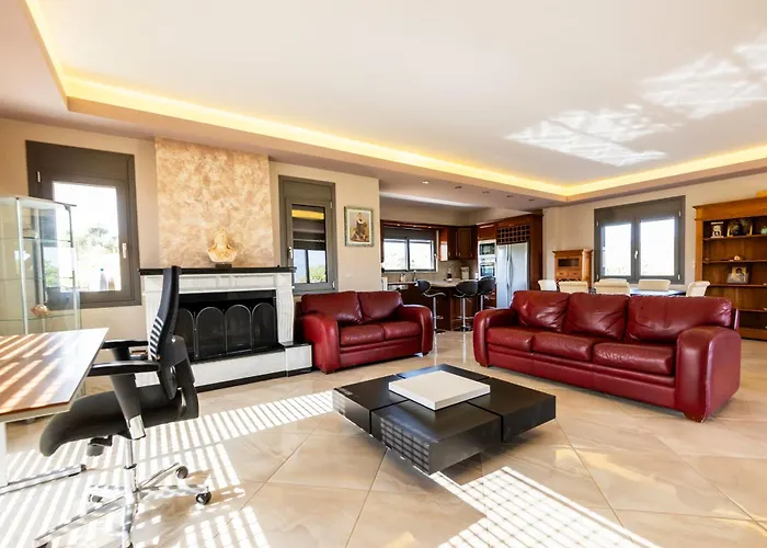 Villa Captivating 3 Bedroom 360º Sea & Mountain Views - Near Kyparissia, Messinias Glikorrizi