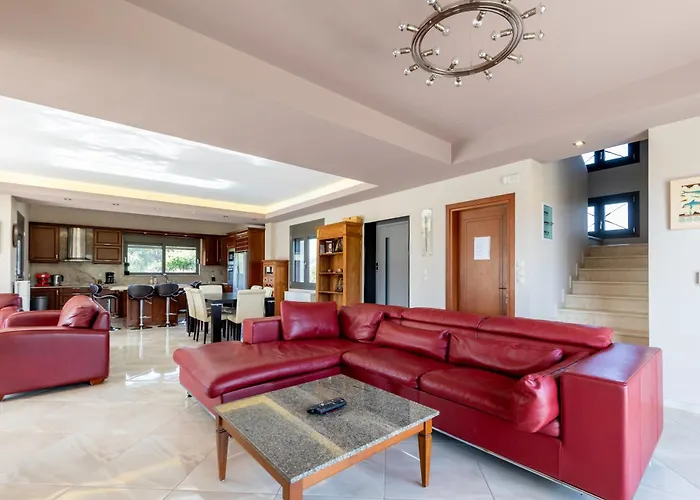 Captivating 3 Bedroom 360º Sea & Mountain Views - Near Kyparissia, Messinias Villa *