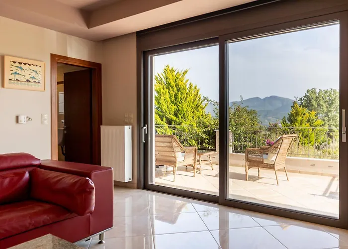Captivating 3 Bedroom 360º Sea & Mountain Views - Near Kyparissia, Messinias *