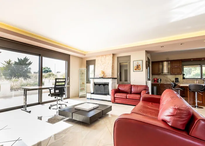 Captivating 3 Bedroom 360º Sea & Mountain Views - Near Kyparissia, Messinias