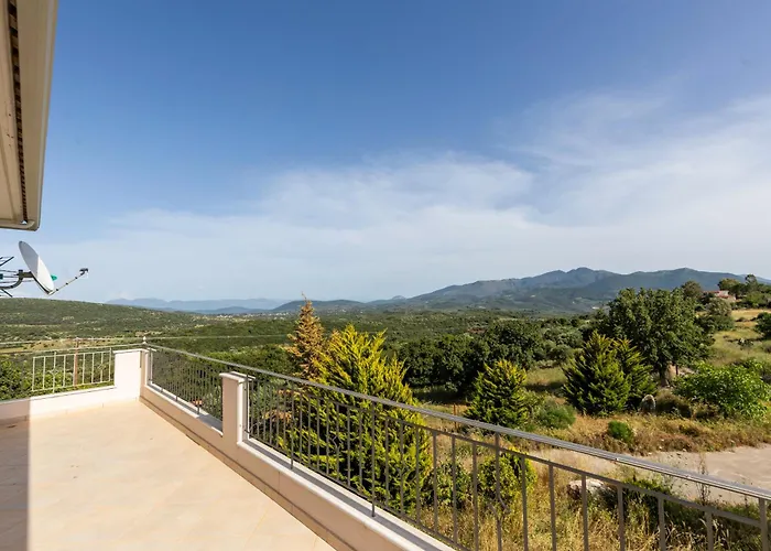 Captivating 3 Bedroom 360º Sea & Mountain Views - Near Kyparissia, Messinias Glikorrizi
