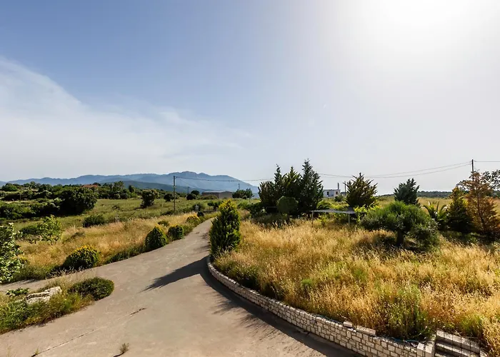 Captivating 3 Bedroom 360º Sea & Mountain Views - Near Kyparissia, Messinias * Glikorrizi