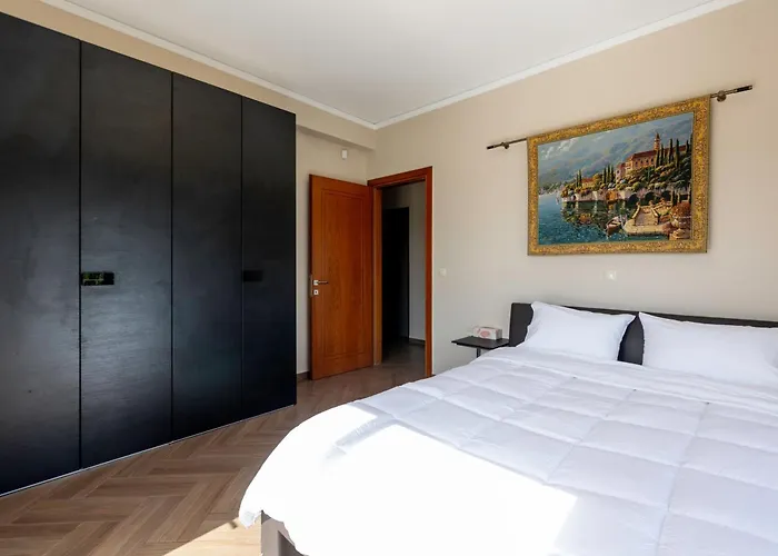 Villa Captivating 3 Bedroom 360º Sea & Mountain Views - Near Kyparissia, Messinias