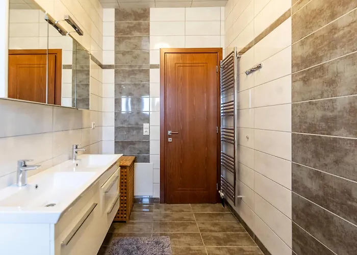 Captivating 3 Bedroom 360º Sea & Mountain Views - Near Kyparissia, Messinias *