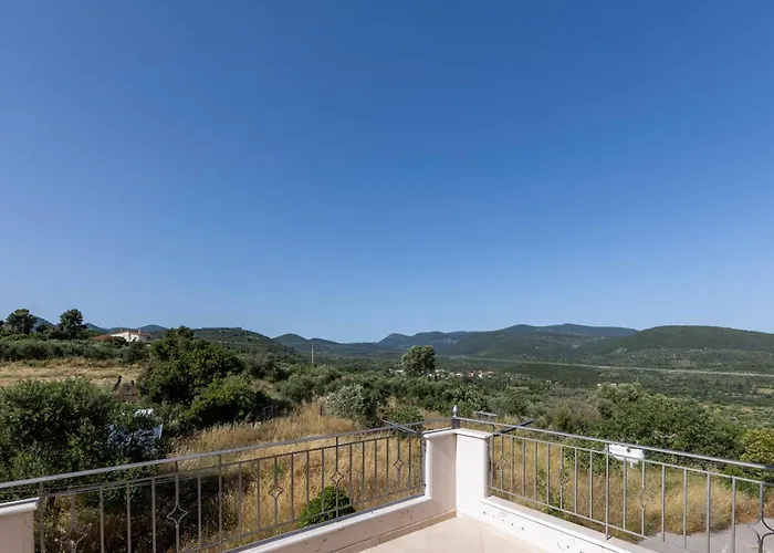 Captivating 3 Bedroom 360º Sea & Mountain Views - Near Kyparissia, Messinias *