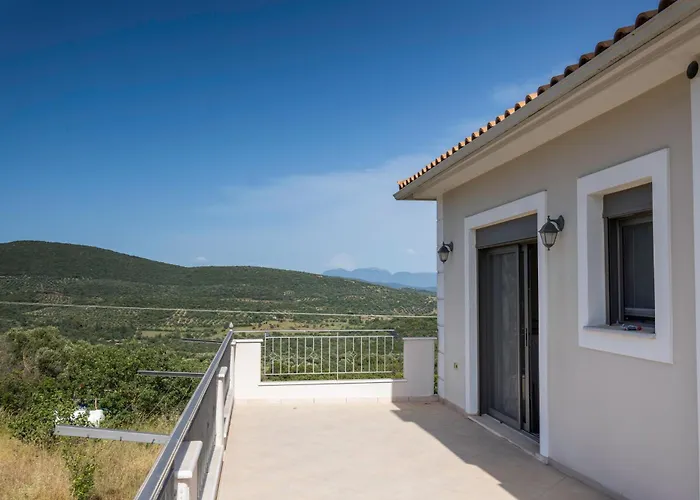 Captivating 3 Bedroom 360º Sea & Mountain Views - Near Kyparissia, Messinias * Glikorrizi