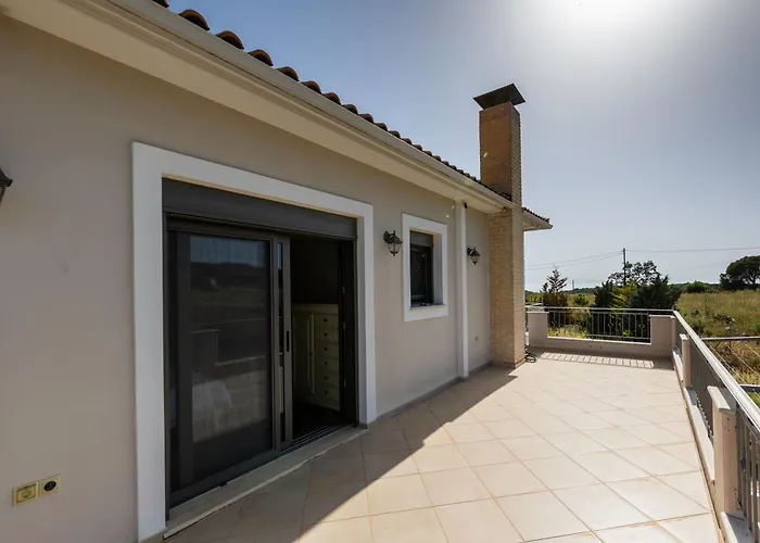 Captivating 3 Bedroom 360º Sea & Mountain Views - Near Kyparissia, Messinias * Glikorrizi