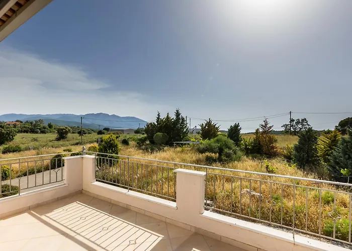 Captivating 3 Bedroom 360º Sea & Mountain Views - Near Kyparissia, Messinias Glikorrizi