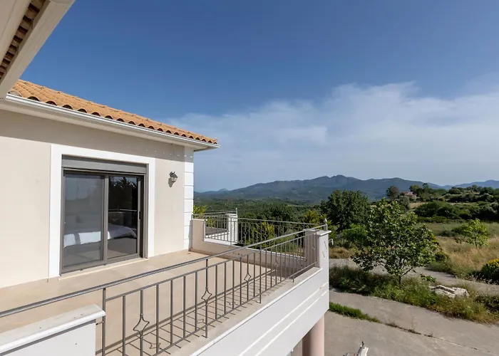 Captivating 3 Bedroom 360º Sea & Mountain Views - Near Kyparissia, Messinias * Glikorrizi